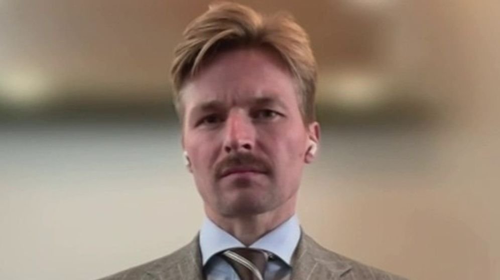 ComploploWatch's tweet image. 🔶 Mythomane !
🔶Autodéclaré porte-parole de #Trump sans appui du @GOP.
🔶Candidat battu du #RN aux législatives 2024.
🔶Retraité caporal-chef de l'armée française, ex-tête d'un détachement de jalonneurs.
🔶Champion de lancer de charentaises dans son salon.

👉🏿 @ConquerNicolas 🤣