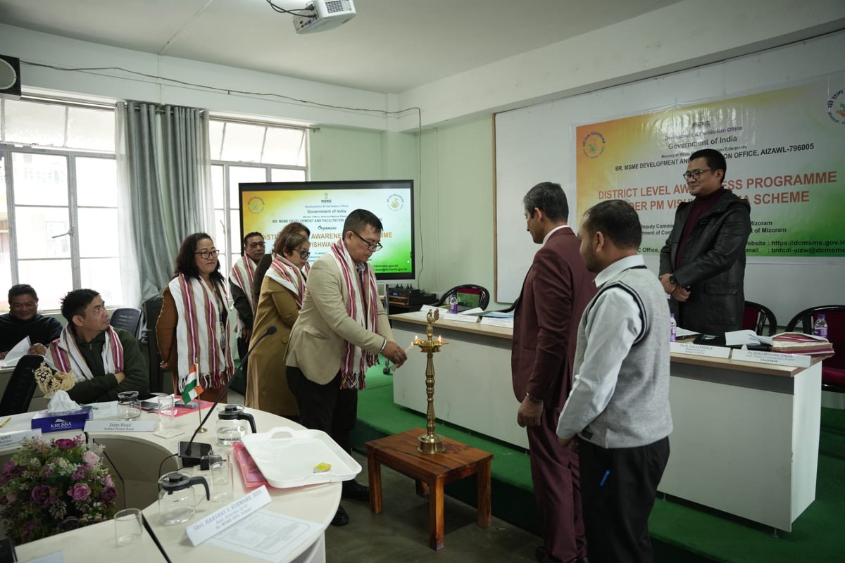 BrMSMEDFOAizawl's tweet photo. A District Level Awareness Programme on the PM Vishwakarma Scheme was successfully organized on 14 January 2026 at Pisa Pui Hall, DC Office, Aizawl, by the Br. MSME-DFO, Aizawl
https://t.co/PTkoQk2wF6
https://t.co/A6LlWEnmRt
#PMVishwakarma https://t.co/PlQaPtElFe