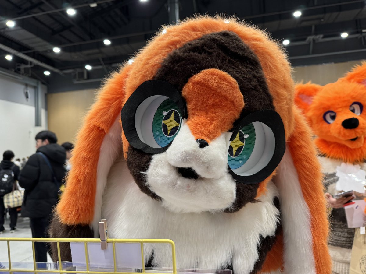 largo_furry's tweet photo. 왕짱 귀여운 소티소티 늘 귀여웠지만 부스안에서 보니 더 귀여운~~

@something_SOTi https://t.co/x5mKwq3KPc