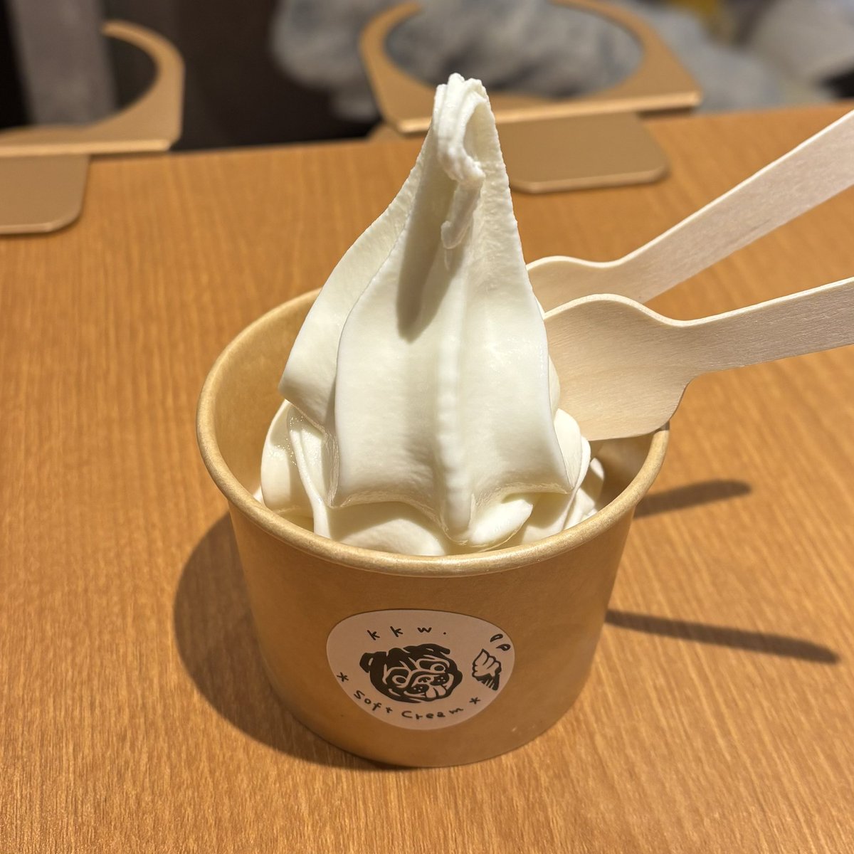 misa_cavalier's tweet photo. パグちゃんに会いに行きました🐶🍦 https://t.co/K7ZfGx3StG