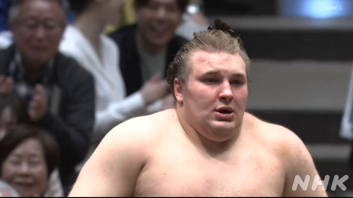 NhkSumo's tweet photo. ／
新大関 #安青錦 が優勝！ 
＼

#熱海富士  との優勝決定戦を制し
二場所連続で賜杯を手に🏆

来場所は綱取りの場所に
「今場所に負けないような成績をだせるよう頑張ります」

優勝インタビューは👇
https://t.co/xRgScGrriQ

優勝決定戦は👇
https://t.co/N20Dhkhu03

#初場所 #sumo https://t.co/JErgobevqM