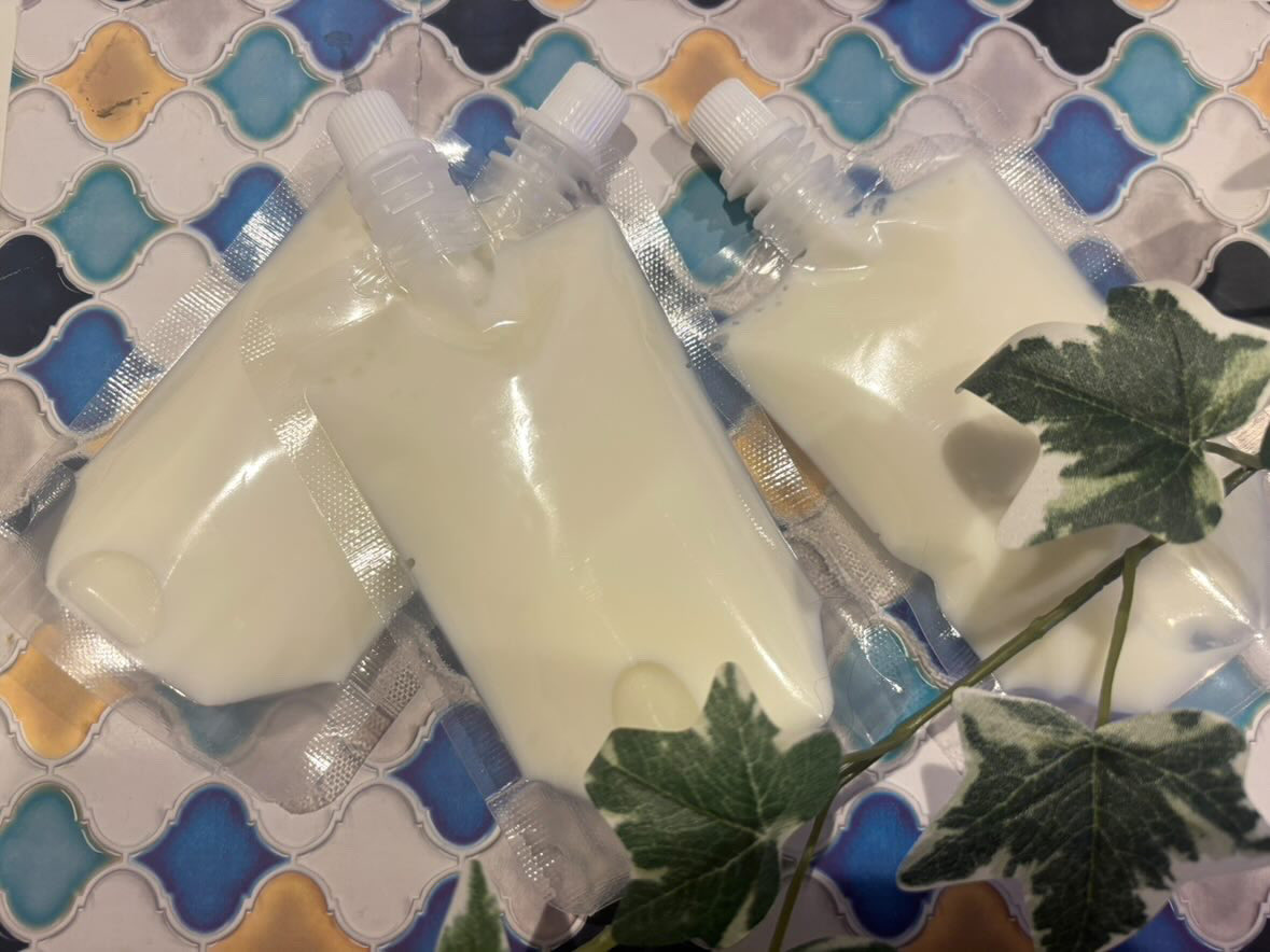 ヤギミルク入荷しました❤️岩手県で畜舎なしで放牧されたヤギさんの栄養満点のミルク😆わんちゃんのミルクと成分に近いので、アレルギーが出る子も少ないです👀ご褒美に、病み上がりに、子犬ちゃんにも！絶対おすすめのヤギミルクです✨粉ミルクではありません！
#ヤギミルク　
#はらぺこ