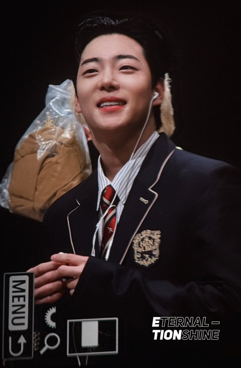 tion941224's tweet photo. 260125 
한림교복가져갓어요..고딩같다.. 
#ETION #이션 https://t.co/kzw5Sf2bBc