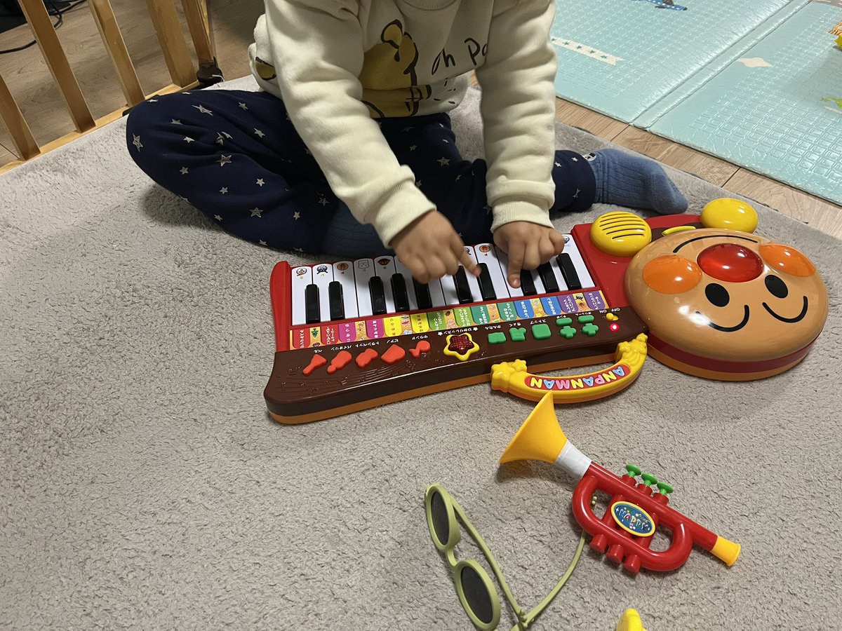 ポしなの円盤やーーっと見てるけど、隣で2歳がノリノリになってておもろい
私はタンバリンを叩くことを強要されている