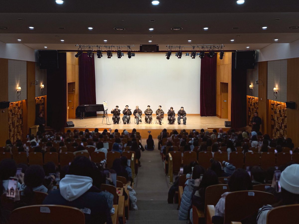 [#오늘의ENHYPEN] 엔진 덕분에 이번 활동 매 순간이 우리만의 낙원이었어요🧡 항상 엔진이 보내주는 큰 사랑 너무 고마워요🫶 #260125 @ 인기가요