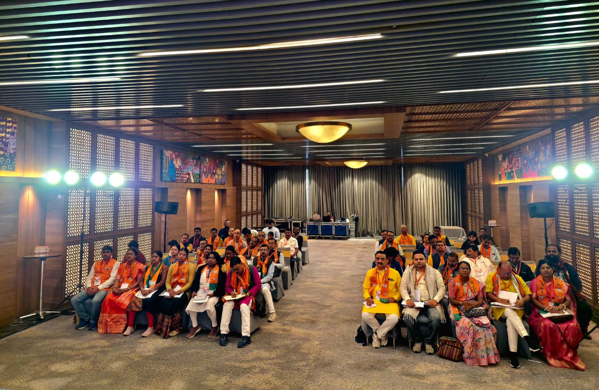 पश्चिम बंगाल के कोलकाता में आयोजित लाभार्थी संपर्क अभियान की प्रदेश कार्यशाला को संबोधित किया।
कार्यशाला में प्रदेश अध्यक्ष श्री शमिक भट्टाचार्य जी, प्रदेश महामंत्री संगठन श्री अमिताभ चक्रवर्ती जी एवं पूर्व केंद्रीय मंत्री श्रीमती देवश्री चौधरी जी सहित कार्यकर्ताओं की उपस्थिति