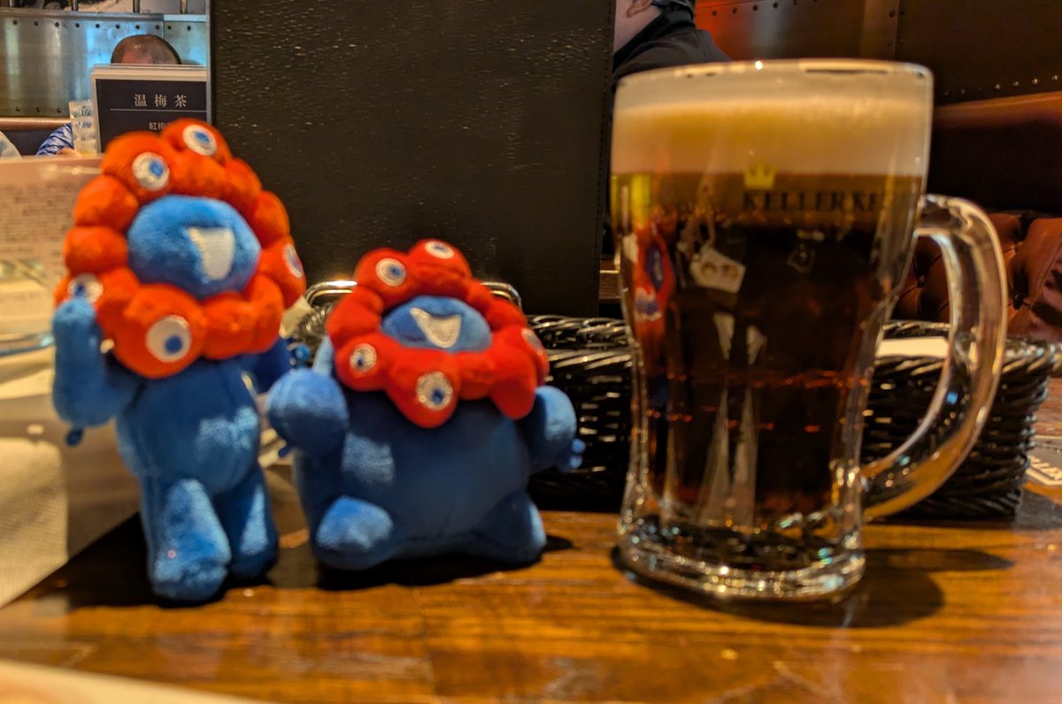 撤収しております、今日は寒い中、ありがとうございました。お立ち寄り頂いたり、お声がけくださって皆様、感謝感謝です。万博本については通販の準備が出来ましたら、またこちらでお知らせします🙇