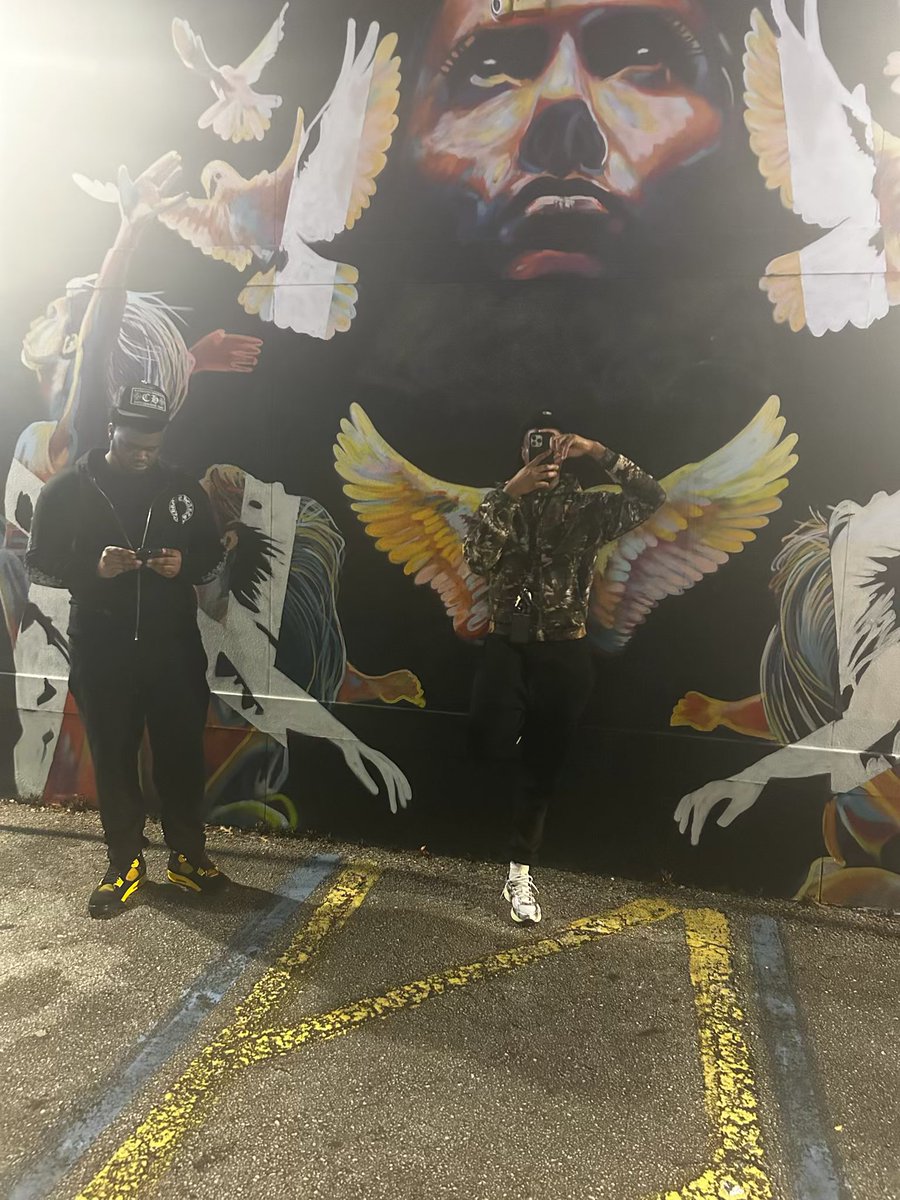 xYoTrill tweet media