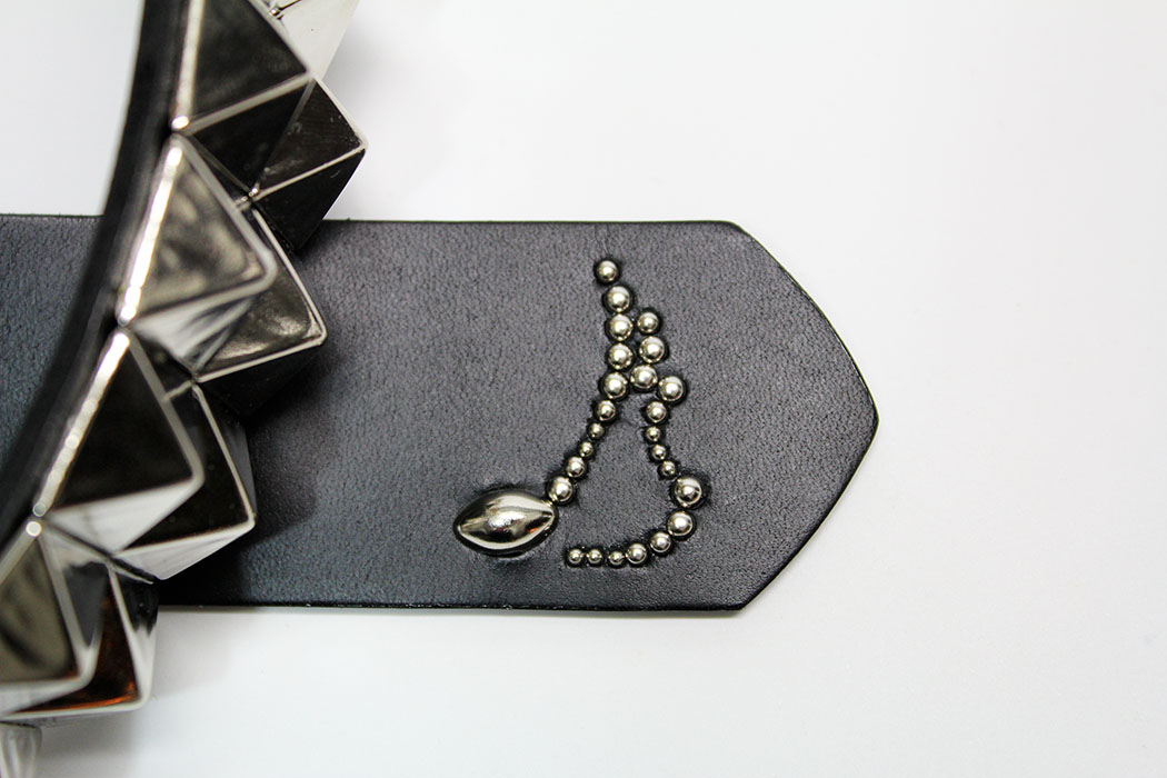 RISK×MODERN PIRATES】 2ROW PYRAMID STUDS BELT 鋲ベルトの超ド定番