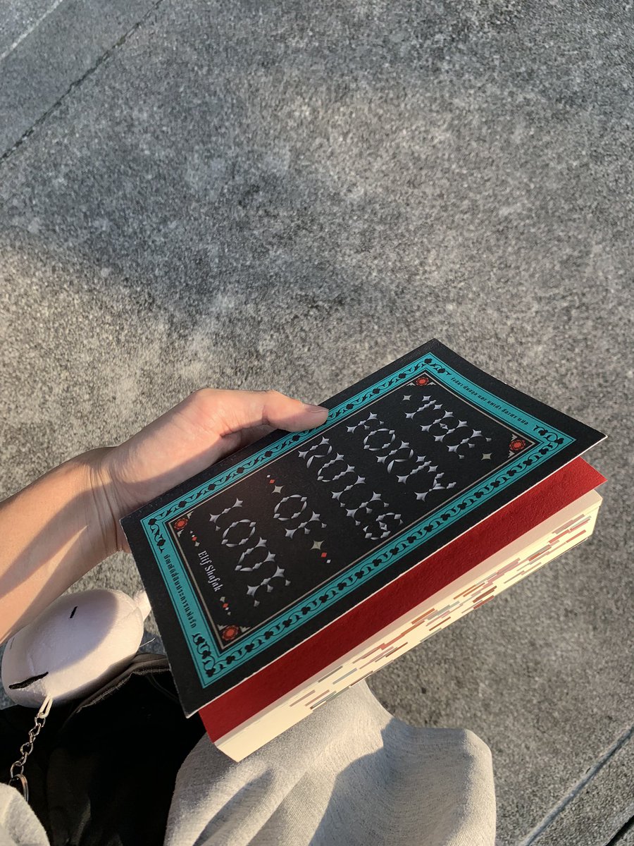 บัญญัติสี่สิบประการแห่งรัก
by Elif Shafak 

“ความรักจะมีคุณค่าควรคู่กับนามของมันได้อย่างไร หากเราจะเลือกเอาแต่ของน่ารักสวยงามและเพิกเฉยต่อความเหนื่อยยาก เป็นเรื่องง่ายที่จะเชยชมภิรมย์รื่นกับของดีและชิงชังของเลว“

//รีวิว+บ่นในcomment
#thefortyrulesoflove #bookreview #รีวิวหนังสือ