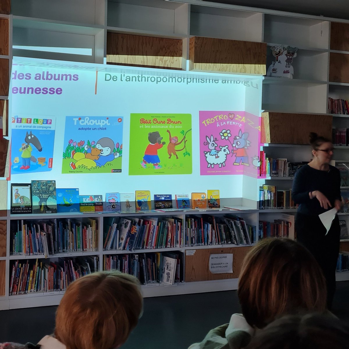 c_morell's tweet image. #NuitsdelaLecture "Il court, il court le..." curé peu chaste, "une souris verte" et les tortures de la guerre de Vendée,etc. Présentation hier aux adultes, à la médiathèque de #SaintMauricePellevoisin des dessous de la littérature jeunesse.