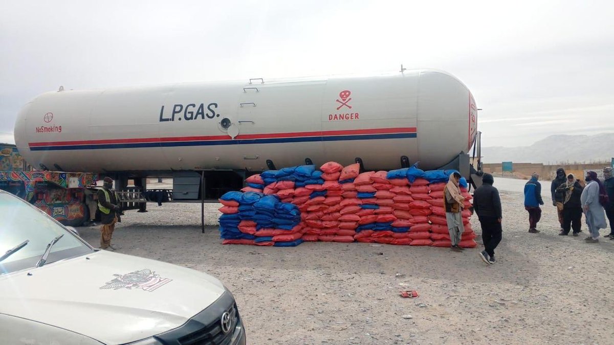 FBRSpokesperson's tweet image. #CustomsEnforcement Quetta in coordination with #LEAs has seized #NCPVehicles  &amp;amp; contraband goods worth Rs. 235 million during multiple intelligence-based operations in its jurisdiction.1/2 
#Pak_Customs
@IRSPakistan 
@RadioPakistan 
@appcsocialmedia