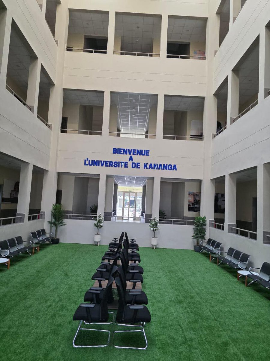 LungilaJ's tweet image. L’Université de KANANGA dans sa nouvelle robe.

Le fils du pays travaille et construit pour le peuple, tandis que les voleurs, eux, abandonnent l’État pour servir leurs intérêts personnels — à l’image de l’Université MAPON, bâtie avec l’argent du peuple pour la gloire d’un seul…