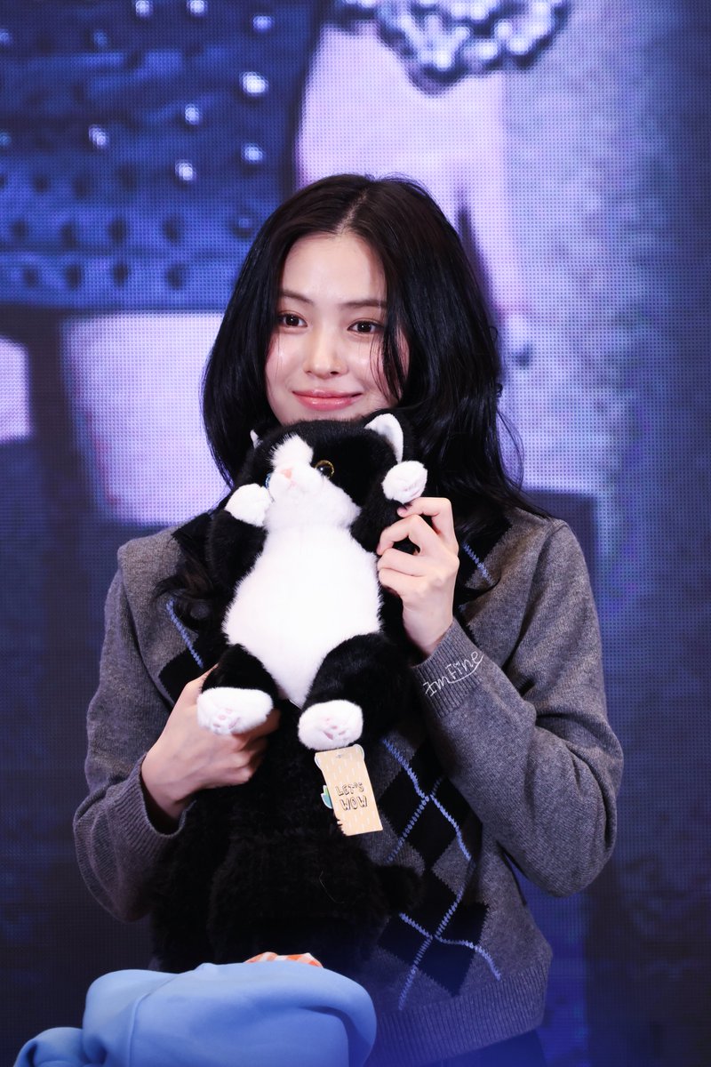 iamfinetoo0417's tweet image. 260124 MS Shenzhen  
Cats 🐱

#ITZY #있지 #RYUJIN #류진
@ITZYofficial