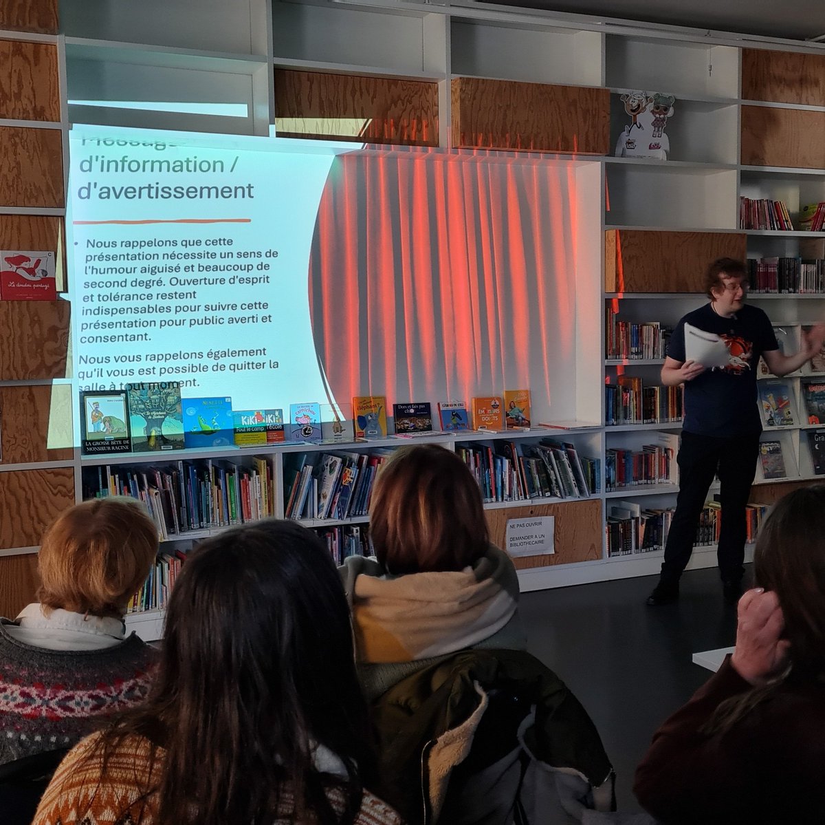 c_morell's tweet image. #NuitsdelaLecture "Il court, il court le..." curé peu chaste, "une souris verte" et les tortures de la guerre de Vendée,etc. Présentation hier aux adultes, à la médiathèque de #SaintMauricePellevoisin des dessous de la littérature jeunesse.