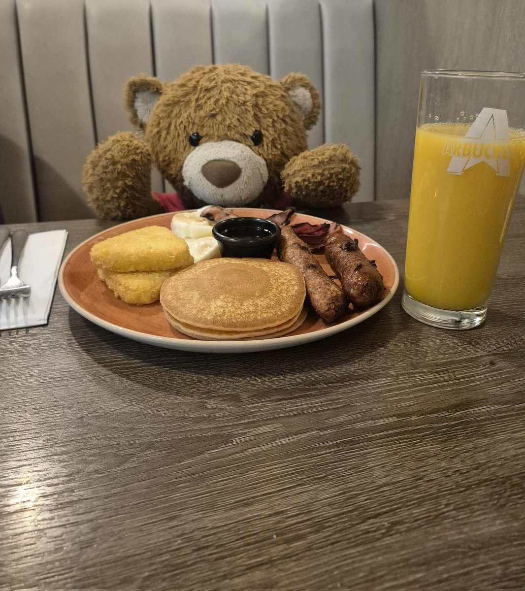BDMed_Bear's tweet image. I'm at Arbuckles for #breakfast after we picked mum up from her #NightShift, we haven't been here for ages! I got an OJ &amp;amp; a big American breakfast *super yummy &amp;amp; very full ears* #bearswithjobs #foodisfuel #MentalHealthMatters #Sundayvibes #weekend