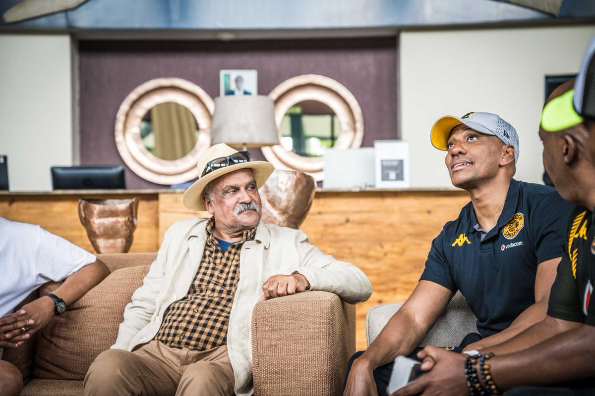 KaizerChiefs's tweet image. Thank you to H.E. Saa’d Cachalia, High Commissioner of the South African High Commission in Lusaka, Zambia, for the warm welcome. 🇿🇦🇿🇲

#Amakhosi4Life