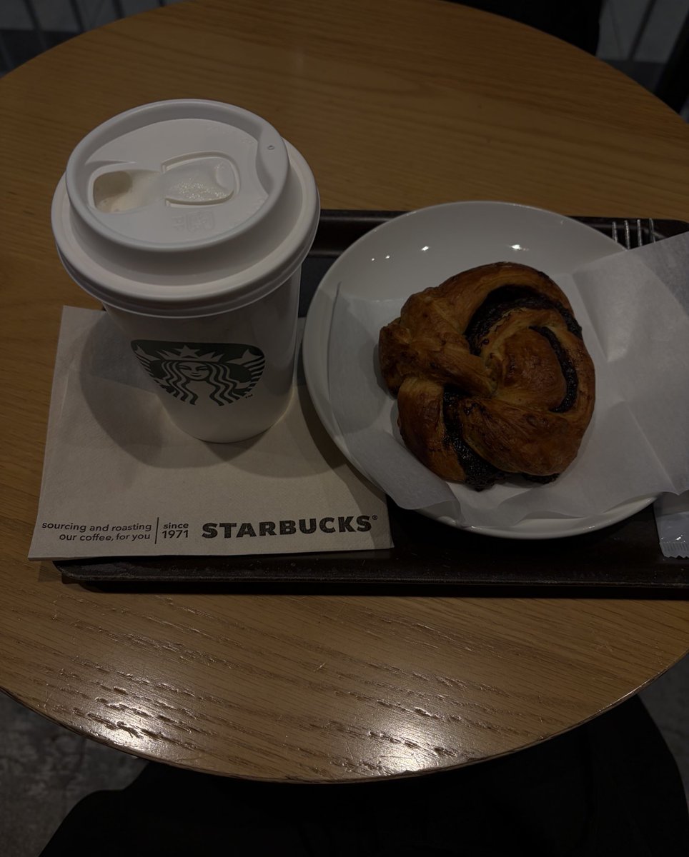 スタバの新作のこのパンみたいなのうますぎ