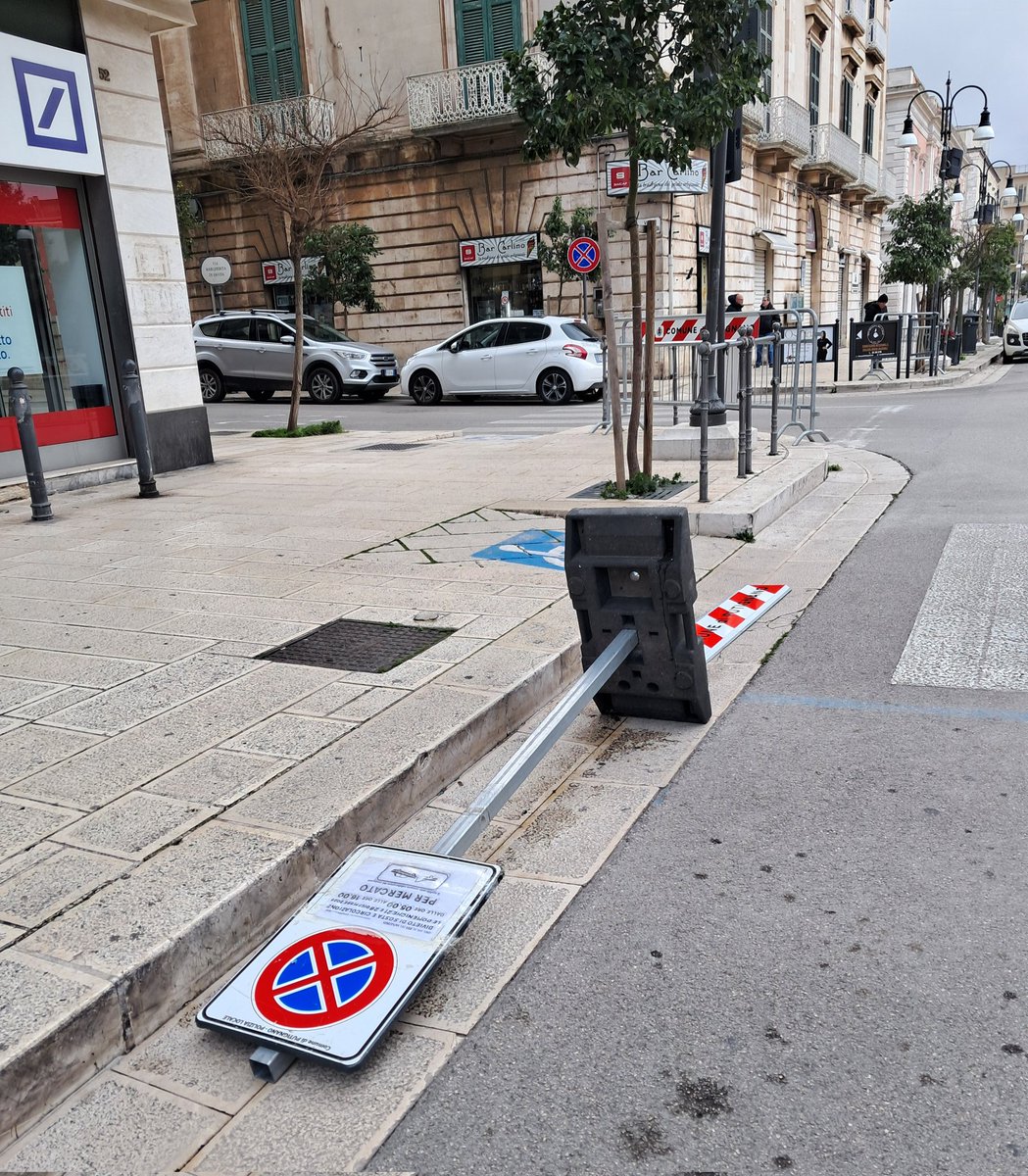 Allerta gialla sulla puglia , diffuso dalla <a href="/DPCgov/">Dipartimento Protezione Civile</a> il forte vento procura danni in citta' <a href="/RegionePuglia/">RegionePuglia</a> <a href="/ilmeteoit/">IL METEO.it</a>