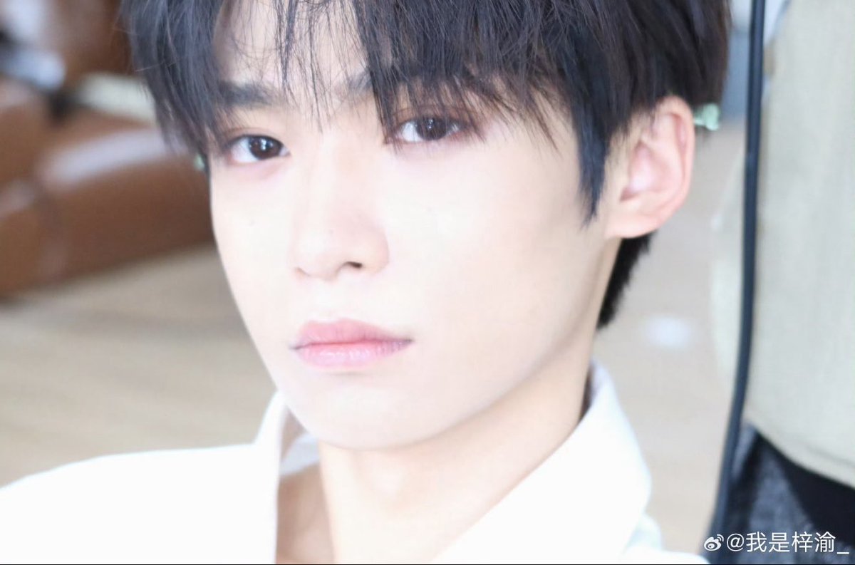 ZIYU HAVE POSTED ON HIS WEIBO !! HE LOOKS SO PRETTY OMG !!!