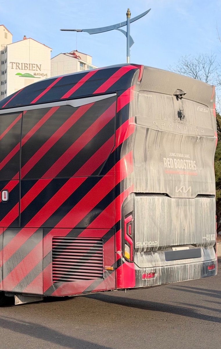 근데 구단버스 세차 좀 해라