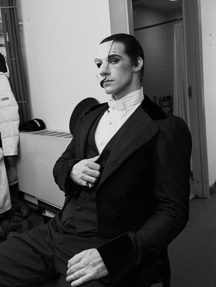 적막👻 tweet media