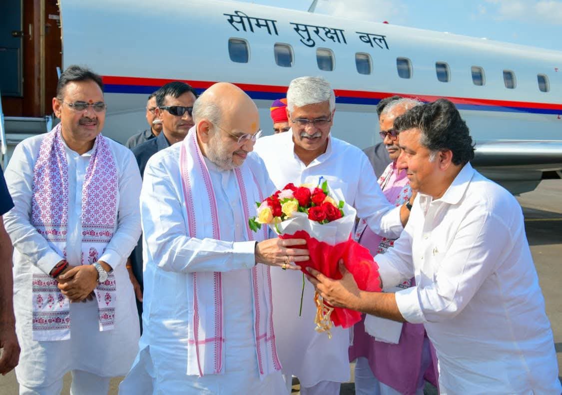 kamleshsarn's tweet photo. सवाल ये है हवा आई किस इशारे पर
चराग़ किस के बुझे ये सवाल थोड़ी है

#धन्यवाद_केके_विश्नोई https://t.co/5Yr31AOIZv