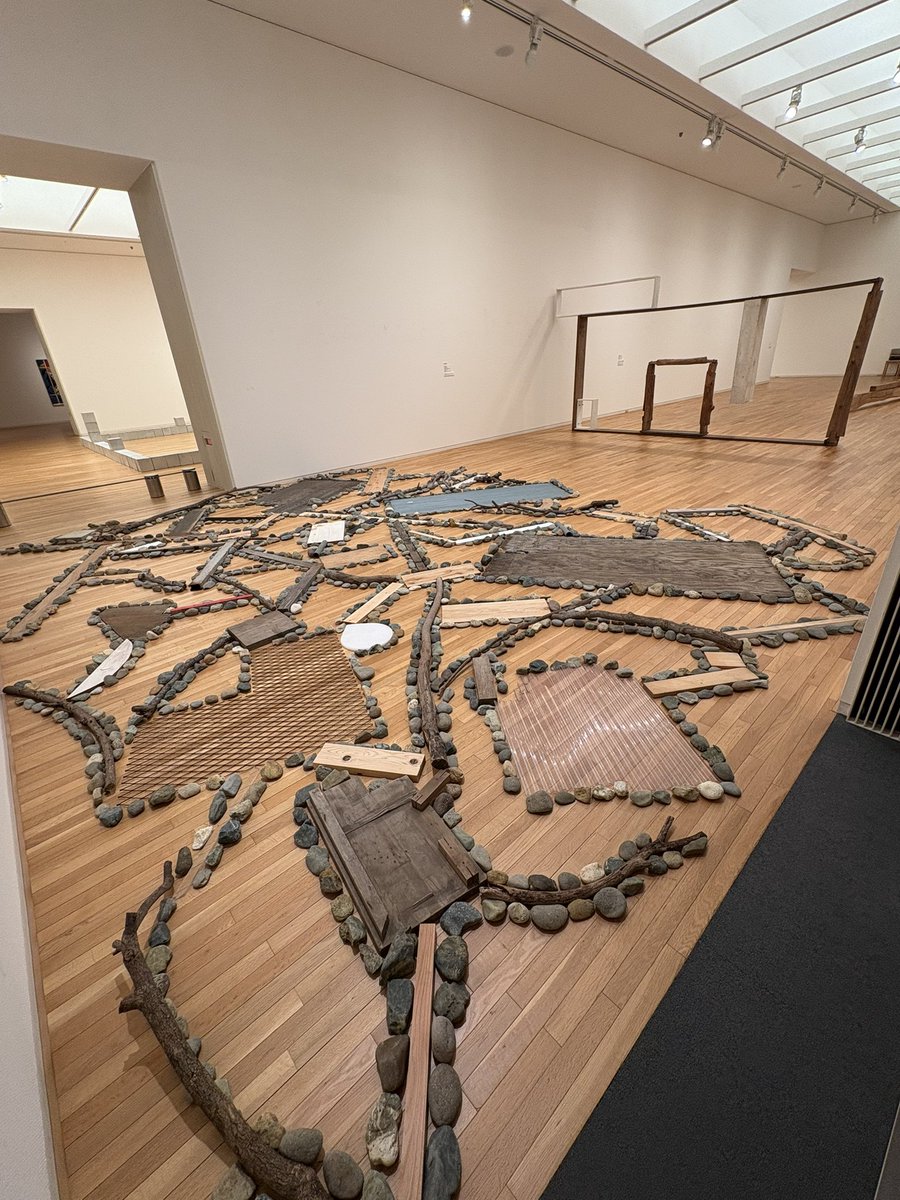 岩手県立美術館の新収蔵品展、増子博子さんの作品、菅木志雄さんの作品をめあてに行ってきた。これから何度も岩手県美で展示されますように。
地域ゆかりの作家、今活動している作家の作品を収蔵・展示する方針、すばらしいなと思います👏