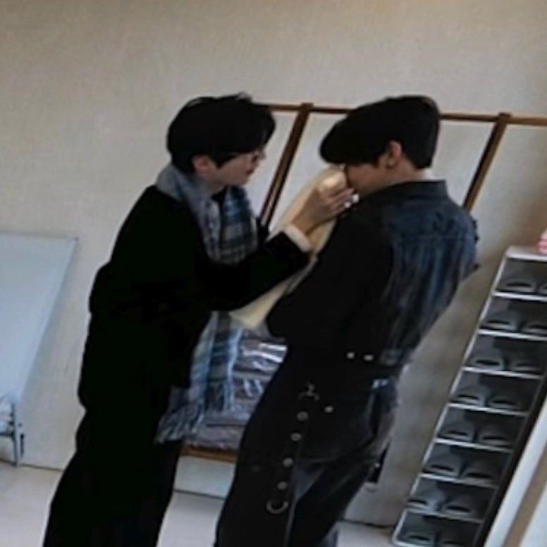 BNsn0607's tweet photo. << 신혼 때 삼촌까지 불러다가 애 키우느라 정신없었는데
애 다키우고 이제 둘이 죽고 못 사는 부부같다 >> https://t.co/8riFUuIXEZ