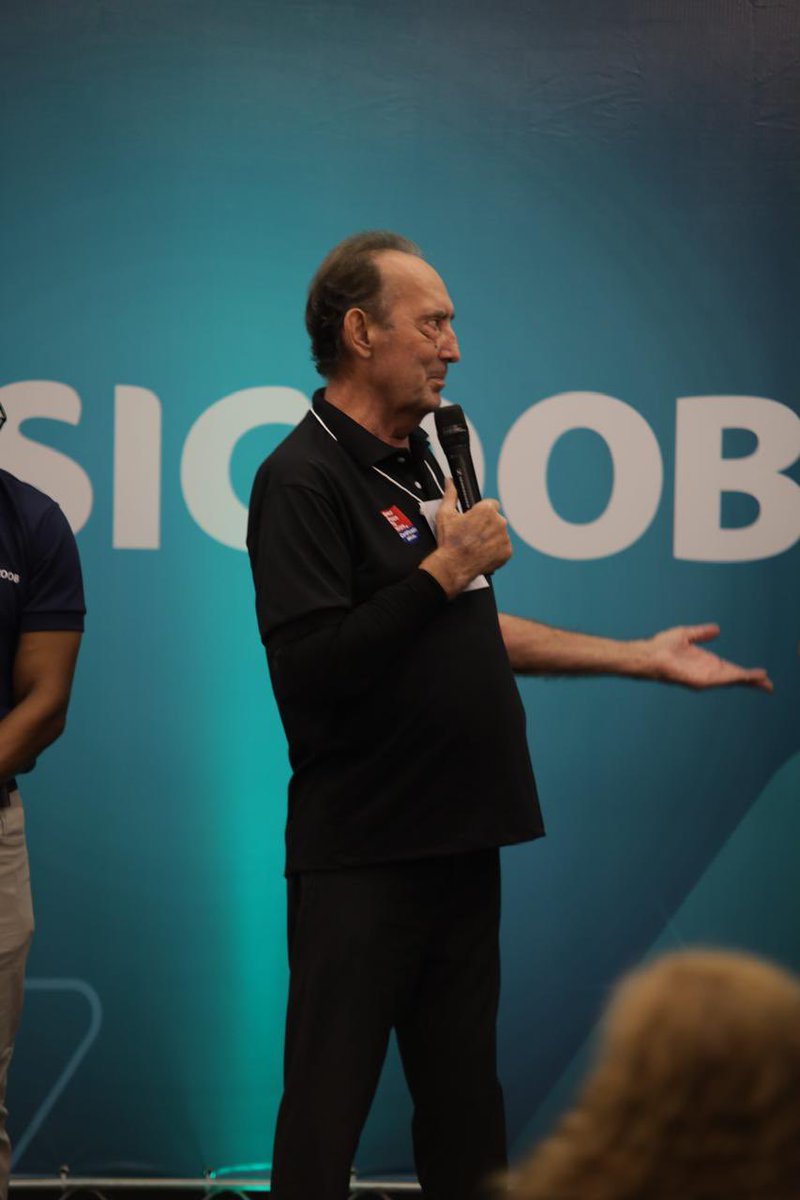 cergio's tweet image. Encontro de alinhamento estratégico do Sicoob Norte Sul em Salvador nos dias 23 e 24 de janeiro de 2025 com a presença de todos os  empregados diretores e conselheiros.
Momento de compartilhamento dos resultados de 2025 e metas para 2026.
Premiação dos melhores resultados por…