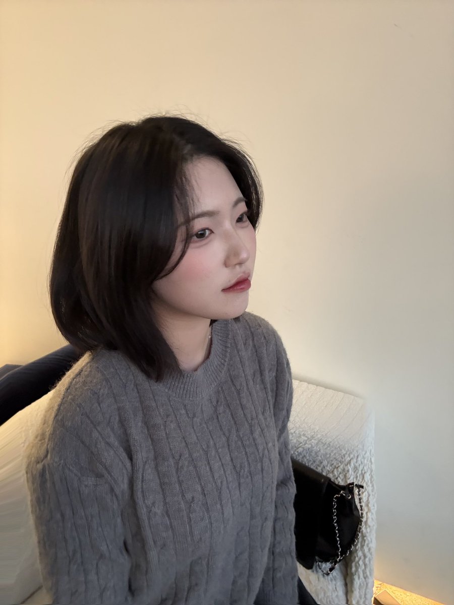 slowyo09's tweet image. 카페에서 싸우는 커플 봤어 (흥미진진)