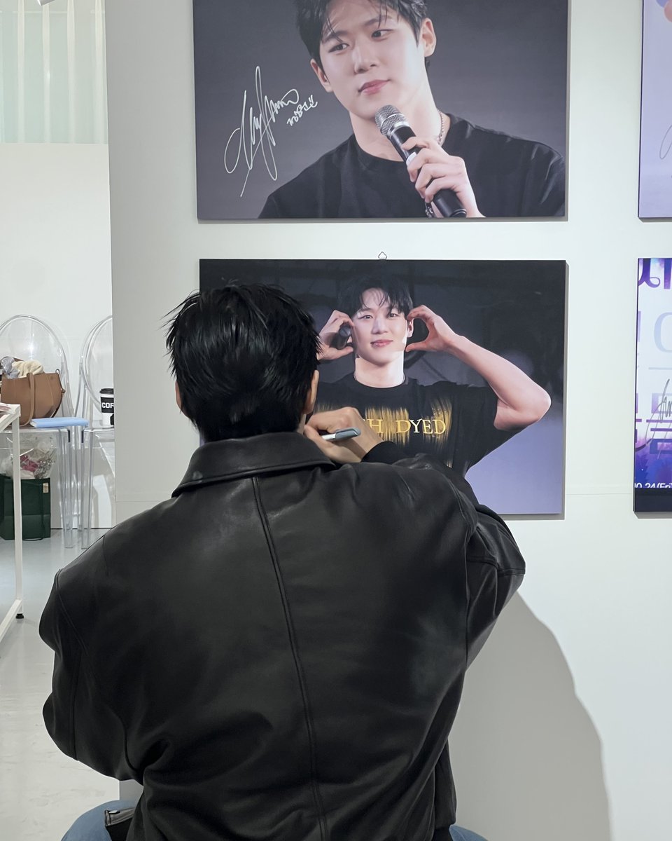 26.01.25 오늘, 정승원 아티스트의 생일을 축하해주신 모든 여러분들께 감사드립니다🫶
행복했던 오늘 하루는 영상으로 찾아뵙겠습니다💙

#정승원 #jungseungwon #생일 #birthday
#제이플로엔터테인먼트 #jfloentertainment