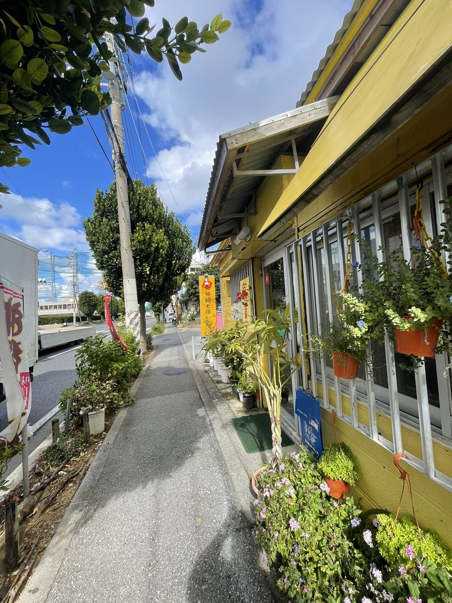 Shaw0922's tweet photo. なかむら屋

好吃的沖繩そば店，店小小的

闆娘很熱情，味道不會過鹹👍👍

肉給的大方，我會再來😍😍

#Okinawasoba #Naha https://t.co/ps6TJkWEvt