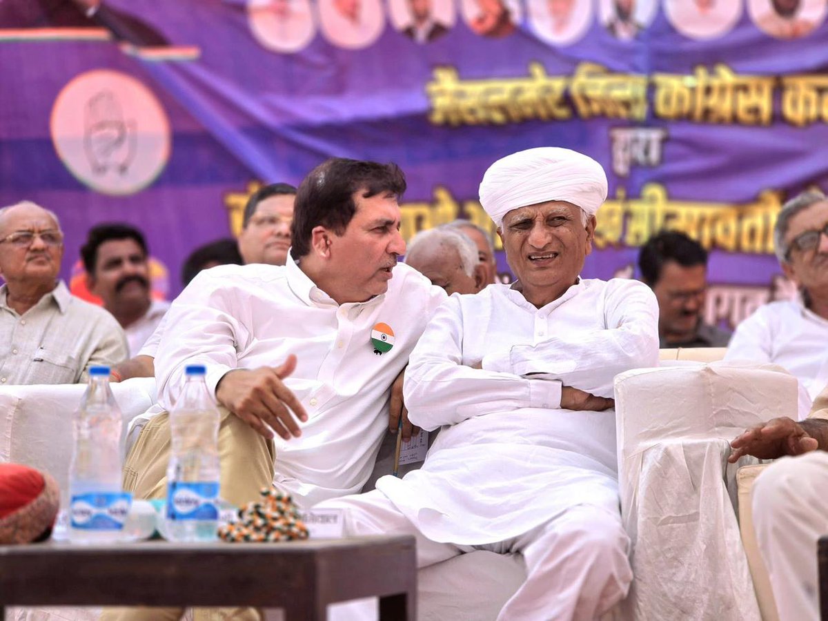 lalaramblt's tweet photo. किसानों के मुद्दे पर
आवाज़ उठाना जोखिम भरा हो सकता है,
लेकिन हेमाराम चौधरी जी पीछे नहीं हटे।
#जननायक_हेमाराम_चौधरी https://t.co/Er3I7wBxBF