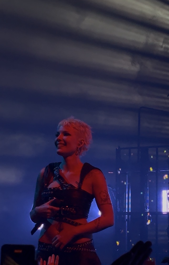 honeyswhispers's tweet photo. So good to see @halsey again 🤍 idk about the people around me but I was so ready for a heavy night and was a little disappointed at the lack of energy during EOM. But h truly still made an amazing performance 🫶🥹 and the visualsssss 🫦 https://t.co/f9f4NrxmWt