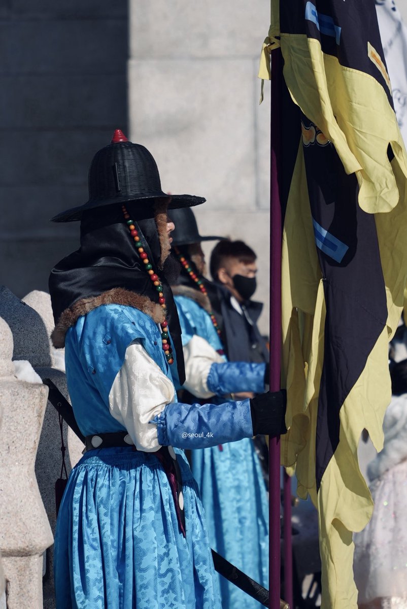 seoul_4k's tweet photo. The Silent Guardian of Seoul’s History
📍 경복궁 / Gyeongbokgung Palace
#GyeongbokgungPalace #PalaceGuard #SeoulTradition #KoreanCulture #Seoultrip https://t.co/3ZWUQiq82h