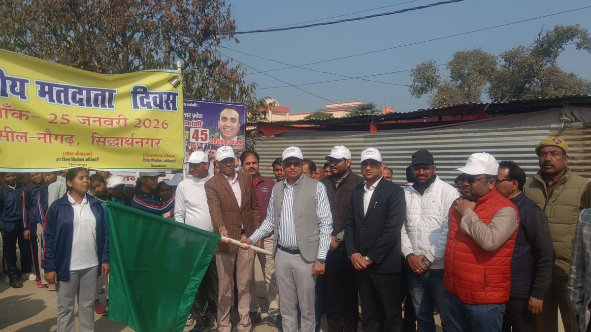 आज दिनांक 25.01.2026 को  राष्ट्रीय मतदाता दिवस के अवसर पर तहसील नौगढ़ से स्कूली बच्चों के मतदाता जागरूकता रैली को हरी झण्डी दिखाकर रवाना किया। <a href="/ECISVEEP/">Election Commission of India</a> <a href="/ceoup/">CEO Uttar Pradesh</a>