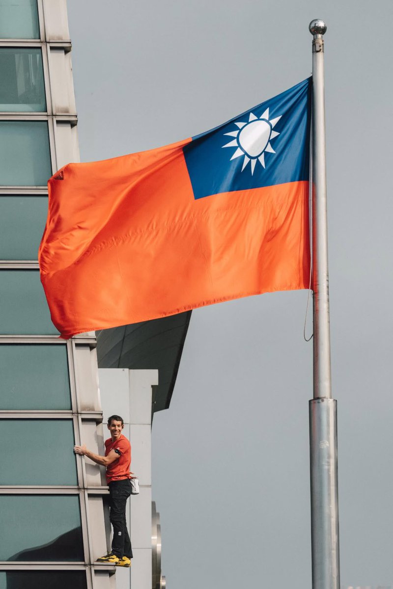 It was so cool seeing all the people post about the Alex Honnold solo climb of Taipei 101, as somebody who has called this city home for six years now. 

Photo credit Threads: Taotzuchang