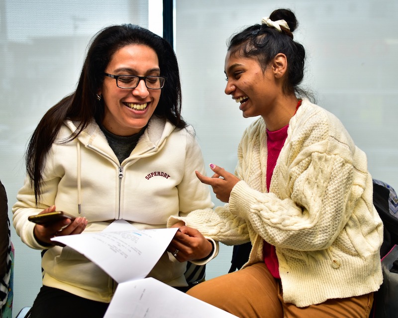 TheReviewsHub's tweet image. #THEATRE #REVIEW Ghost Grandma @TheHenChickens 'a neat idea, but one that is lost among outlandish, buffoonish, caricature characterisation that robs the play of any meaning' ⭐️⭐️ thereviewshub.com/ghost-grandma-… #London