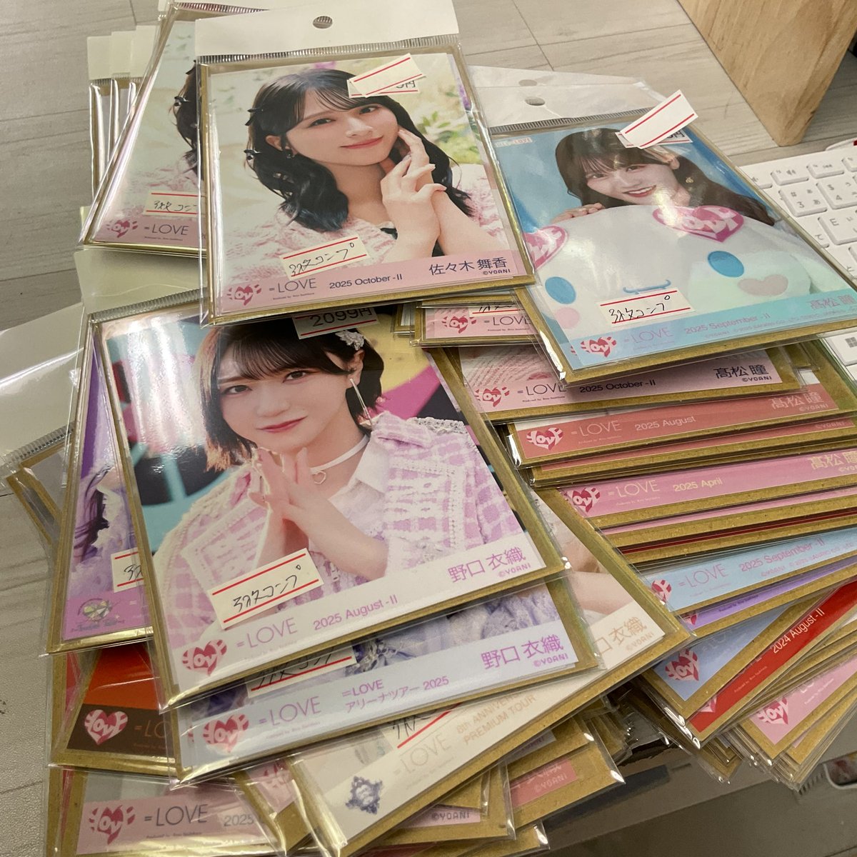 イコラブちゃんの生写真 1000枚ほど入荷しました🔥
