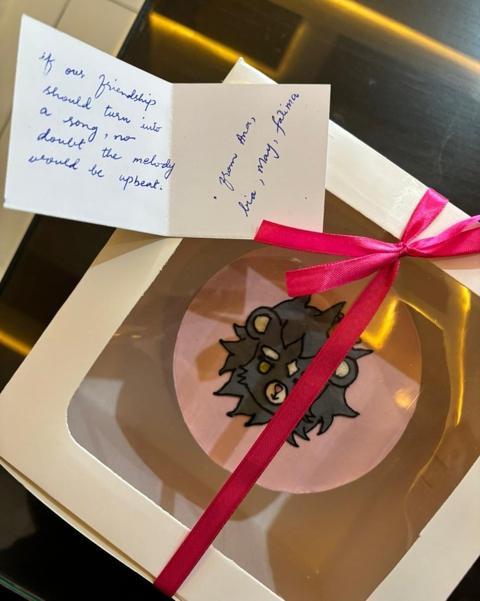 sajangstars's tweet photo. GUYS MY OOMFS SENT ME THE BEST BIRTHDAY CAKE EVER 🥺💘🥺💘 https://t.co/2PQIwMypW9
