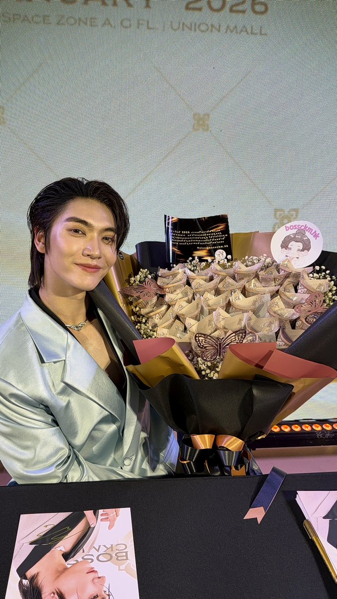 bossckm_hk's tweet photo. We sent Boss a bouquet of money to congratulate him on a successful start to 2026.
1st PRESENTER OF LAITHA
@LaithaiOfficial
@Bossckm_
#LAITHAIXBosschaikamon
#ShawtyBoss
#BossChaikamon #BoNon
#Bosschaikamonhkfc #bossckm https://t.co/Can29OsABO