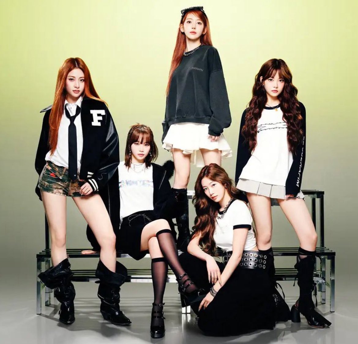 lpopchartmaster's tweet image. A man has been sentenced to one year and six months in prison (suspended for three years) for creating and distributing deepfakes and sexually exploitative materials of famous idol groups, including #LE_SSERAFIM, on social media. 

The court also ordered him to attend 40 hours of…