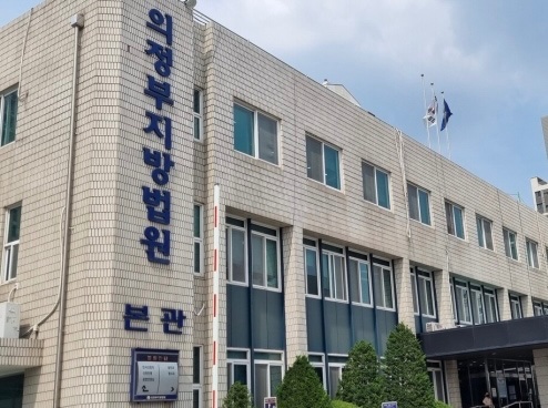 lpopchartmaster's tweet image. A man has been sentenced to one year and six months in prison (suspended for three years) for creating and distributing deepfakes and sexually exploitative materials of famous idol groups, including #LE_SSERAFIM, on social media. 

The court also ordered him to attend 40 hours of…