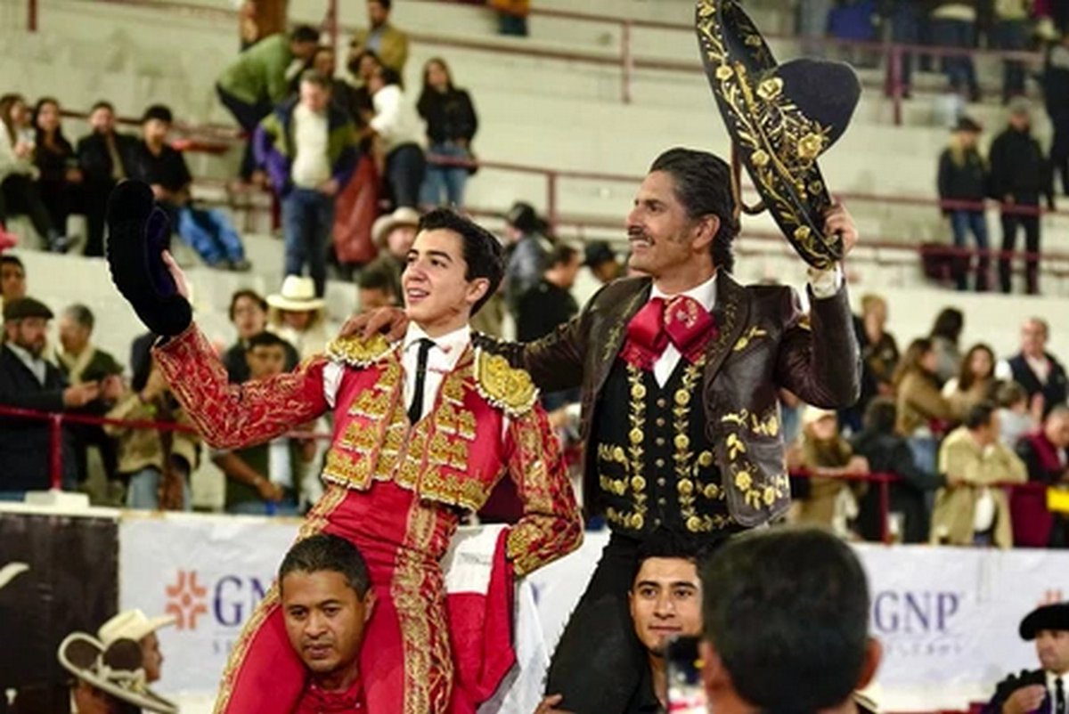 chicuelina61895's tweet photo. 📝 CRÓNICAS

👉 Emiliano Gamero y Marco Pérez triunfan en León
https://t.co/O5HloVlV06 @emsaoficial @InfoEGamero @RafaGonzAmigo @JuanBautistaOf https://t.co/kwM4QminL9