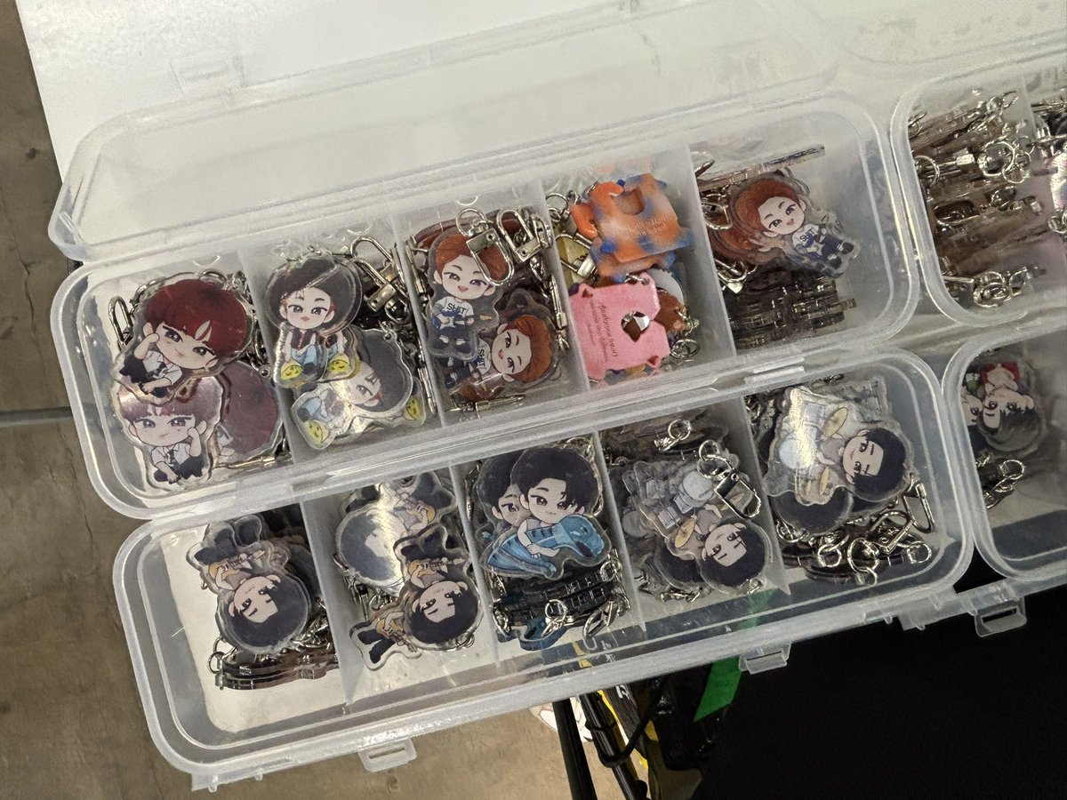 Im also here at @cafe408_ 🤍 Feel free to check my onhand EXO