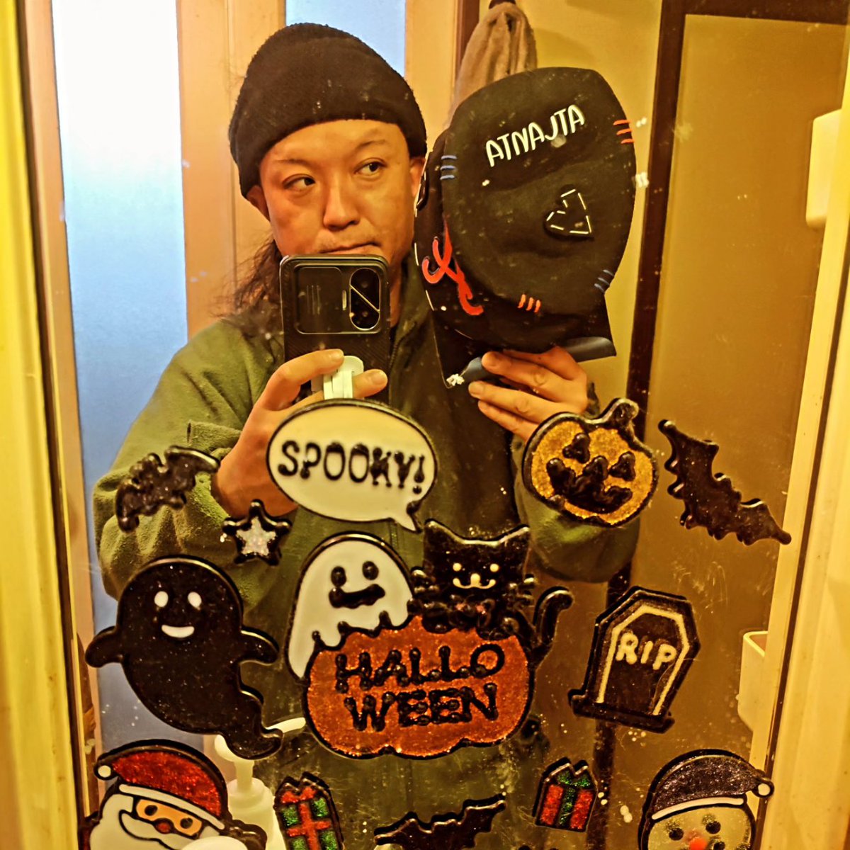 kusoyaro0812's tweet photo. というわけで無茶して買った【TEAMARTIST】なのですが、ムチャクチャアタマに合わないw
 「ちょっと小さいかもなぁ」なんて思ってたらブカブカww
とりあえず中に別のをかぶって、その上からかぶるしかないなぁ。
逆に【重ねてかぶれる！】と思えばチョーOKっす✨️
#teamartist #お気に入り https://t.co/3DkXMBdGe7