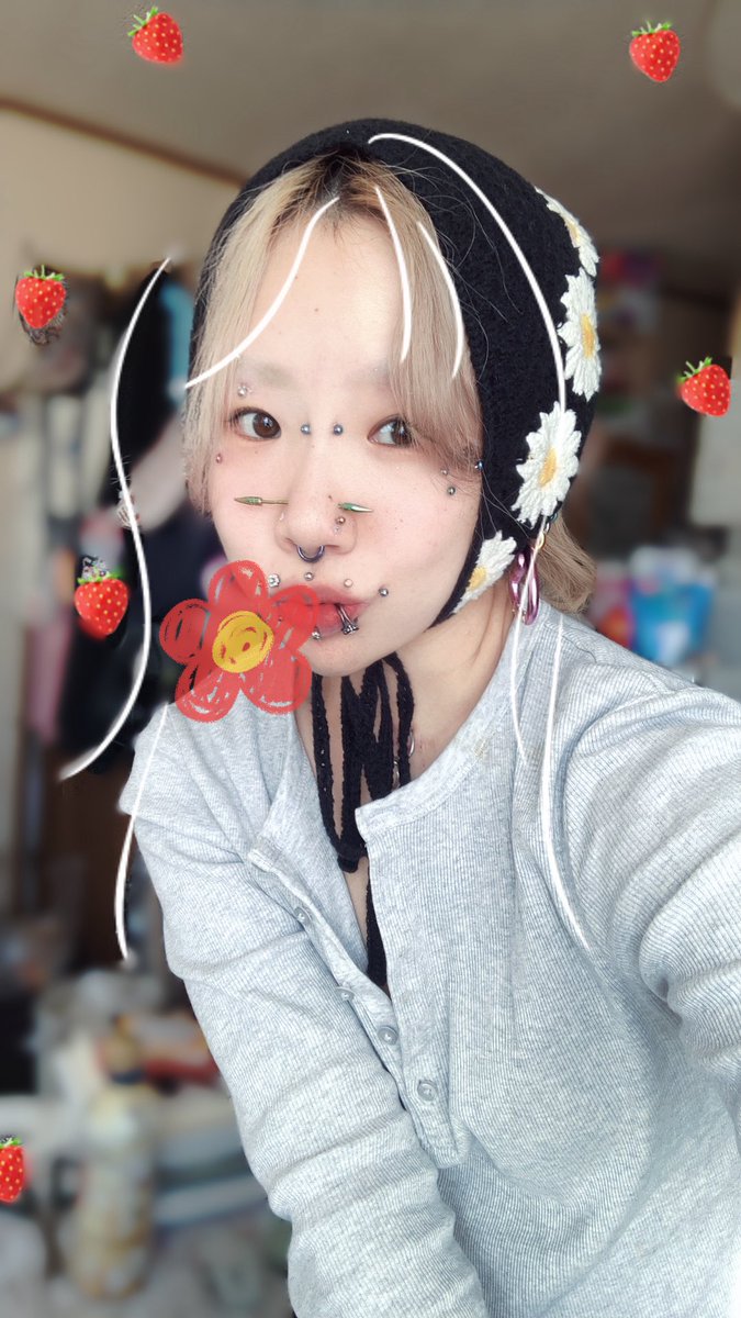 フォロワーさんに眉毛全剃り似合うと思う、と言ってもらい挑戦してみ