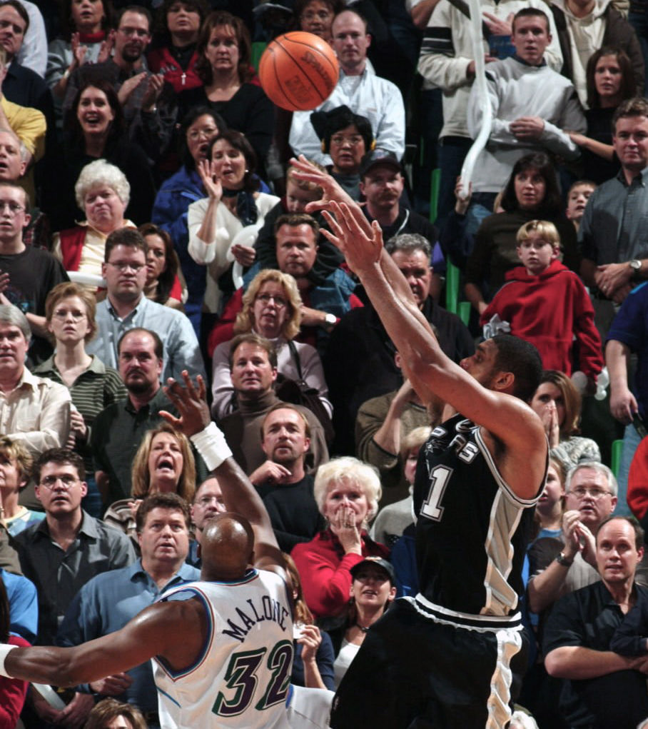 NBACobwebs's tweet image. January 24, 2003: Tim Duncan's game-winning buzzer beater at Utah.

📸 Kent Horner/NBAE