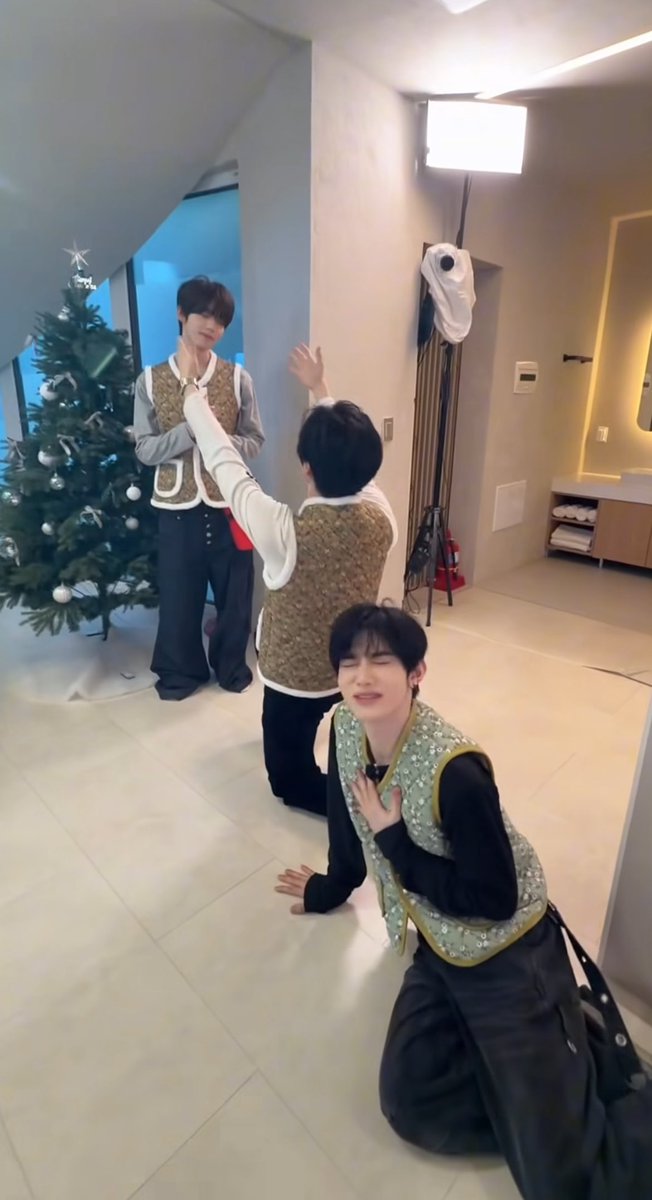 biiinluv's tweet photo. 어떻게ㅠ이런 구도가 https://t.co/aJUtGXp2SG